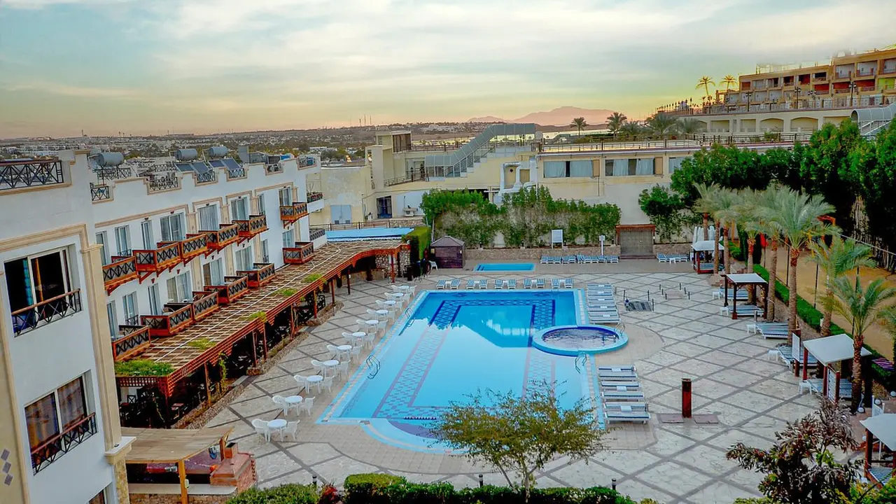 Falcon Naama Star